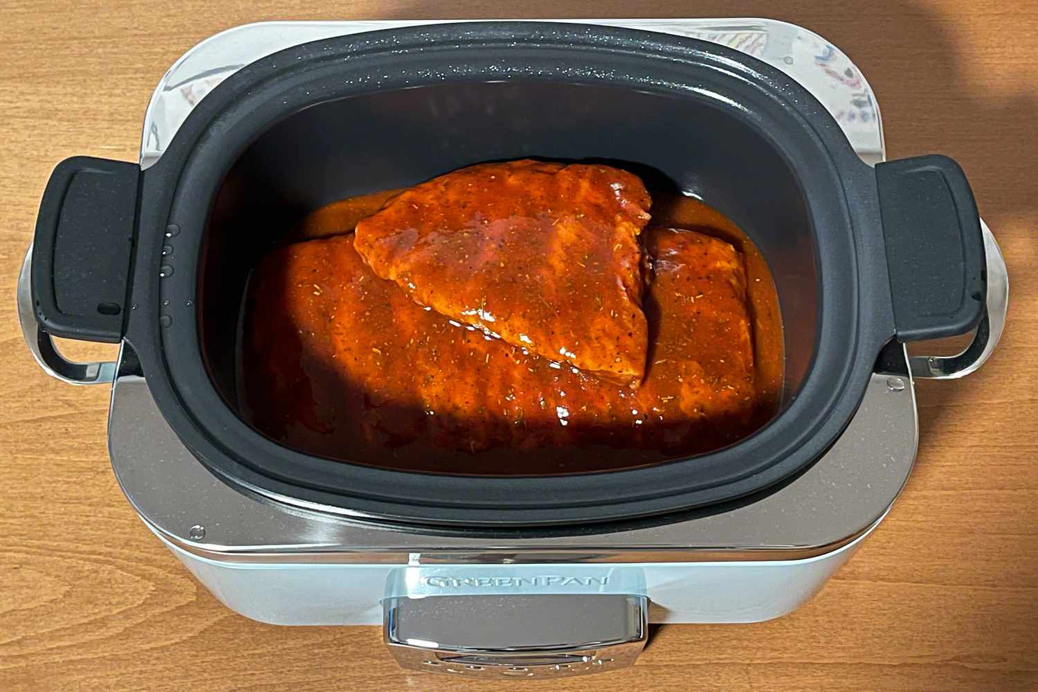 A top-down look at meat sitting in the GreenPan Elite 8-in-1 Programmable 6-Quart Slow Cooker