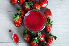 HD-201310-r-strawberry-sauce.jpg