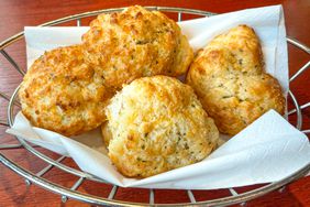 Cheddar Bay Biscuits 